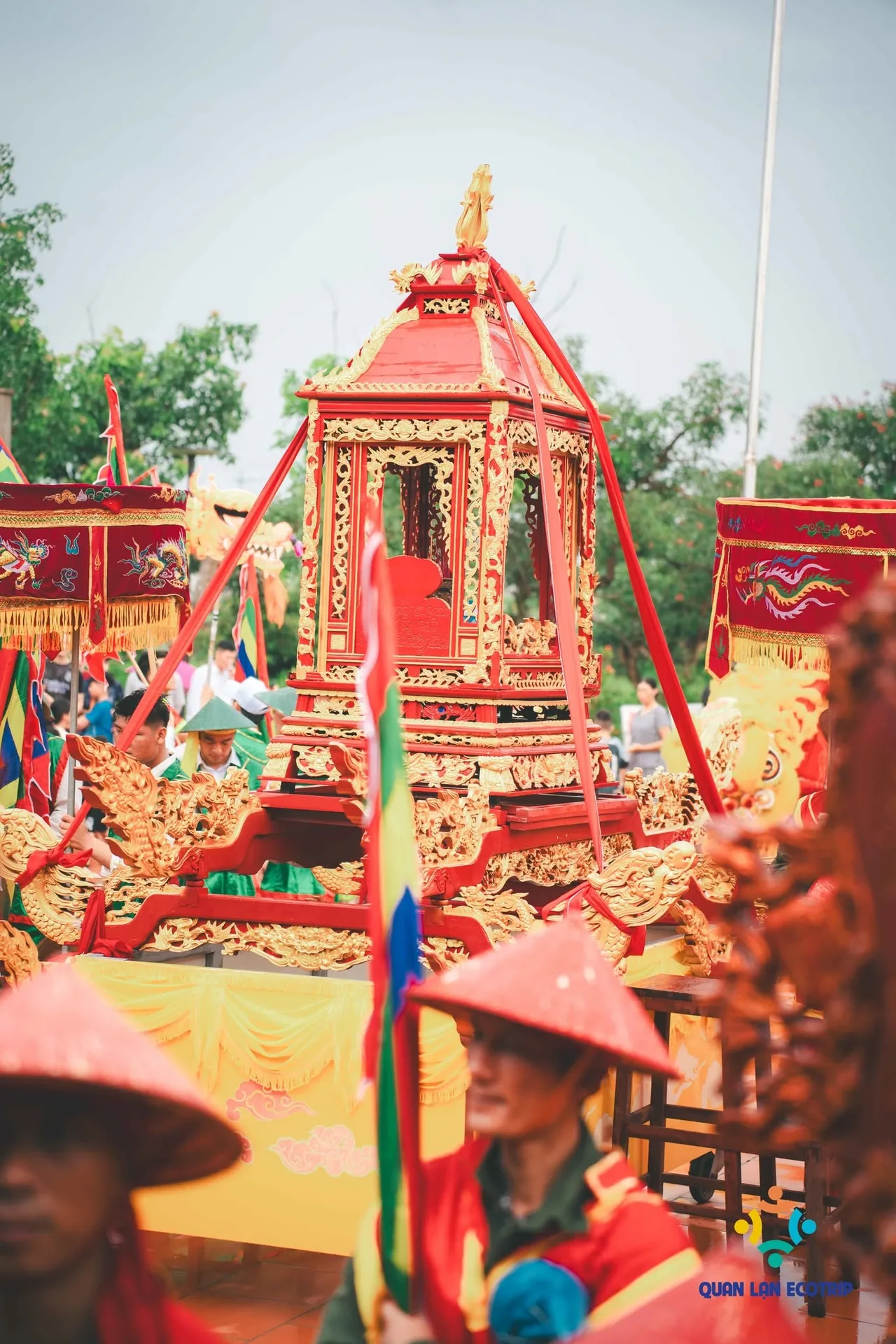 Traditional Quan Lan procession detail